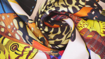 Italienisches Seidencarré "Butterfly & Leo" – Luxuriöser Mustermix