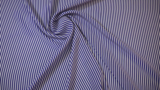 Elegant Italian silk crepe with timeless stripes