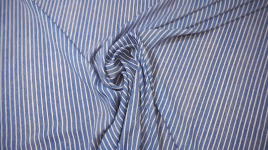 Viskose-Jersey in Jeansoptik mit weißen Streifen – weich, fließend und leicht elastisch, ideal für Blusen, Kleider oder Tuniken