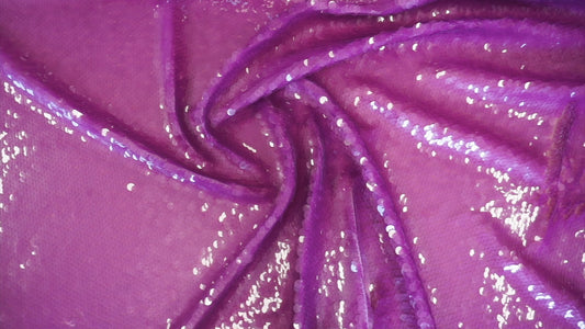 Paillettenstoff in Lila – Glamouröse Statement mit funkelndem Effekt