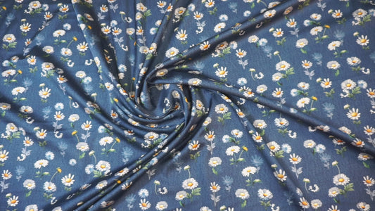 Silk satin – denim look meets romantic daisies