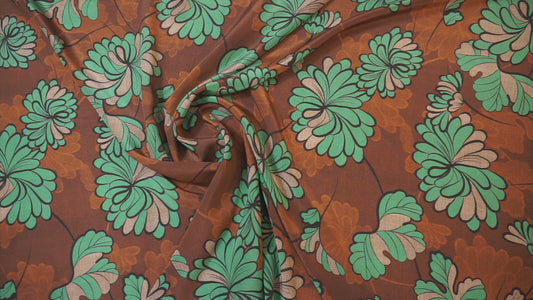 Exquisite silk crepe – floral elegance in warm natural tones